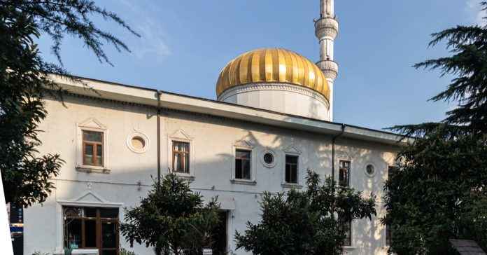 Batum Orta Camii (Osmanlı Dönemi) - Rize çıkışlı Batum turu kapsamında ziyaret edilen tarihi Osmanlı camisi